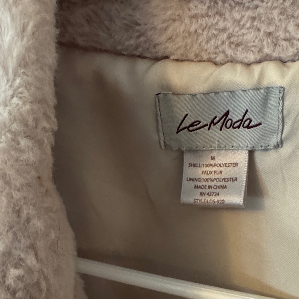 Women's Cream Faux Fur Vest - Picture 3 of 9